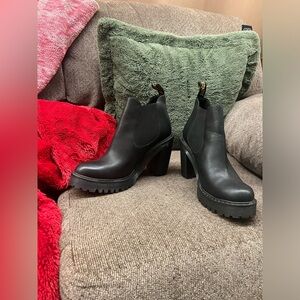 Dr. Marten’s airwair NWOT size 8 women’s